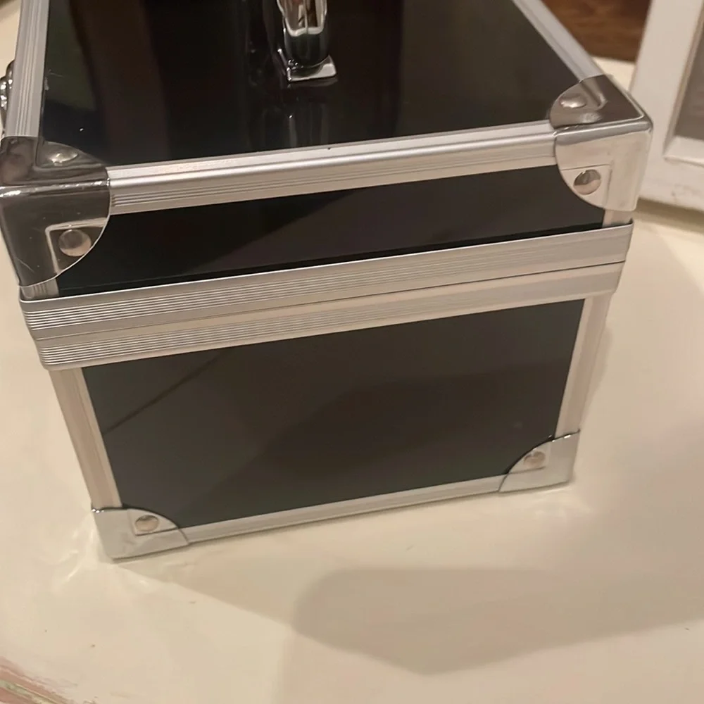 Makeup carrier